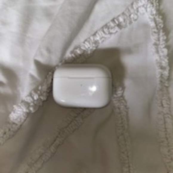 Apple Airpod Pros - Picture 3 of 5